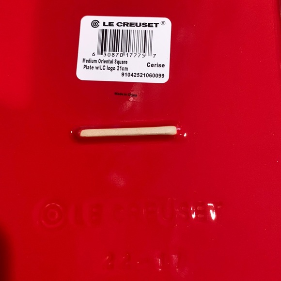NWT Set of 2 Le Creuset Medium Oriental Square Plate w LC logo 21cm (Cerise) - Picture 11 of 14
